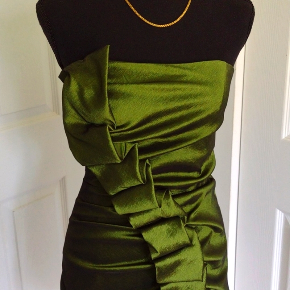 Dress - Picture 2 of 8